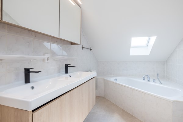 Foto - Te huur: Bedankt voor de grote belangstelling! Door het hoge aantal reacties is het momenteel niet meer mogelijk om te reageren op deze woning.

Uniek 3-slaapkamer appartement gelegen in centrum van Vaals.